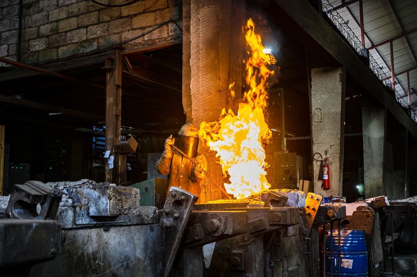 Horno de la planta de fundición en operación